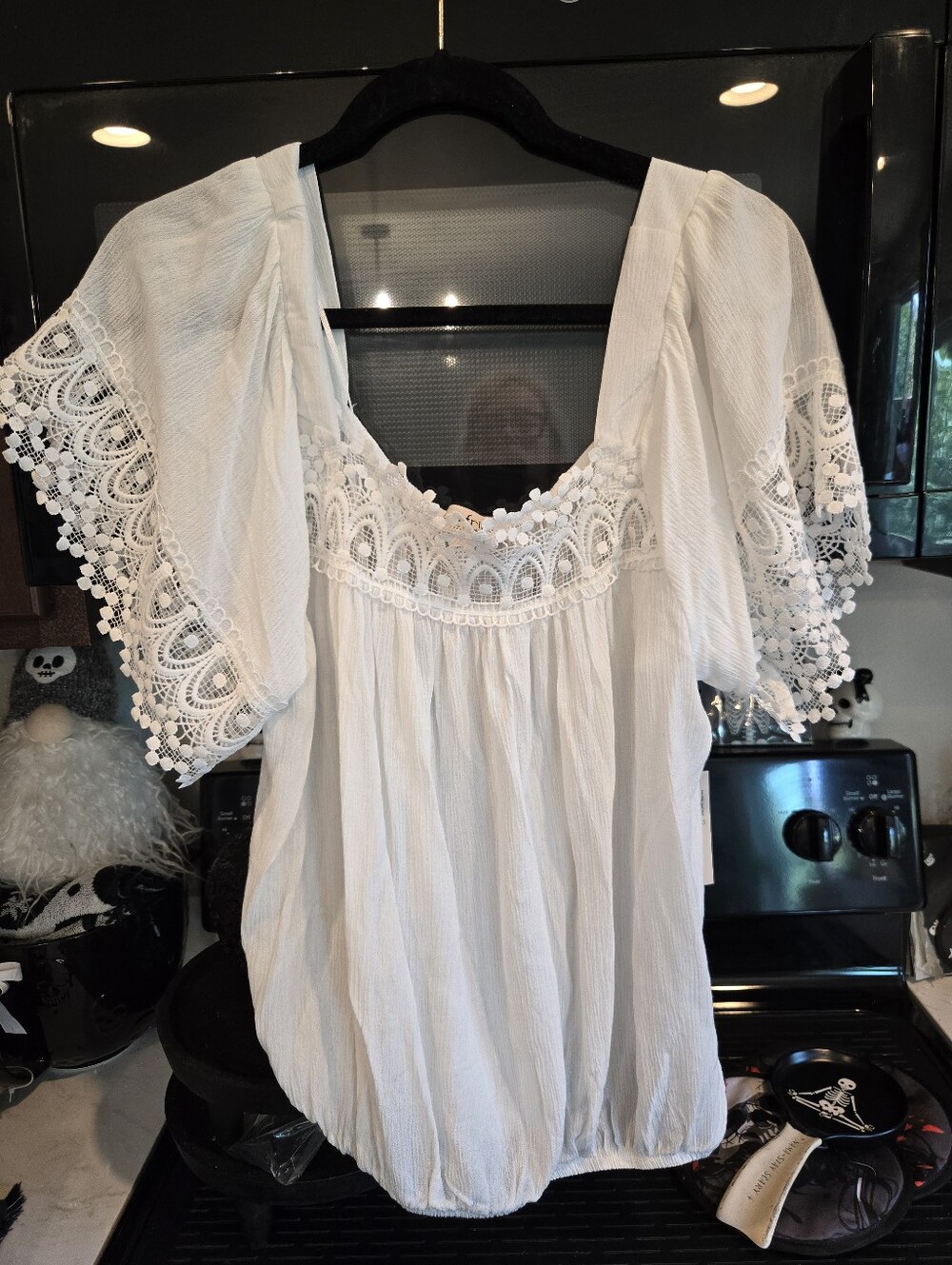 NWT! NO FRILLS White Lace-Trim Women's Peasant Top Size L